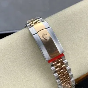 Crown and case band in two-tone steel and Everose gold plating