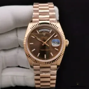 Caseback with Rolex engraving on rose gold Day-Date 128238