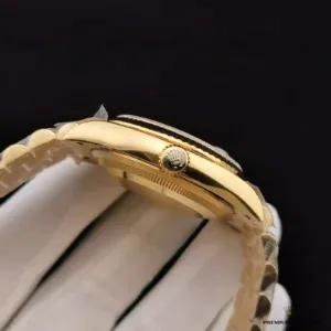 Full bracelet layout with concealed Crown clasp visible