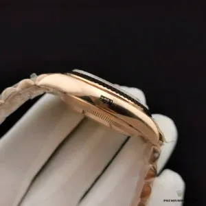 Full bracelet layout of President three-link design in yellow gold plating