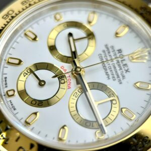 Crown and chronograph pushers on the Rolesor Daytona 126503 case