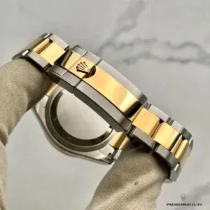 Chronograph pushers and crown on the Rolesor 126503 diamond variant