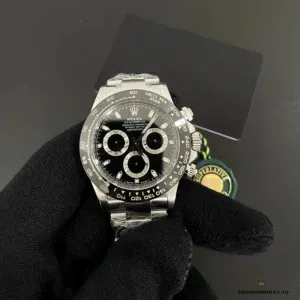 Daytona 116500LN showing white subdials contrasting against black dial