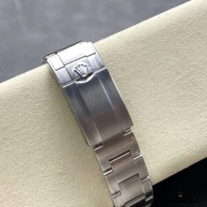 Crown and case side of the Explorer 224270 in brushed Oystersteel