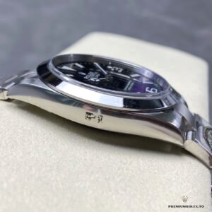 Caseback of the Explorer 224270 with screw-down Oystersteel construction