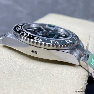 Oyster bracelet three-link layout on 126710GRNR