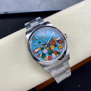 Crown and case side of the Oyster Perpetual 124300 in Oystersteel