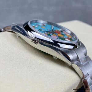 Turquoise dial colour shift under natural daylight on the 124300