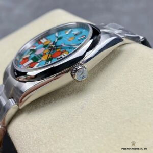 Caseback of the Oyster Perpetual 124300 with screw-down steel back