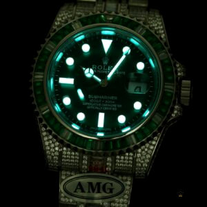 Diamond-set Oyster bracelet links and clasp on the Submariner 116610LV-5