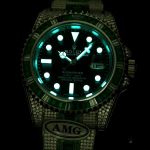Diamond-set Oyster bracelet centre links on the Submariner 116610LV-6