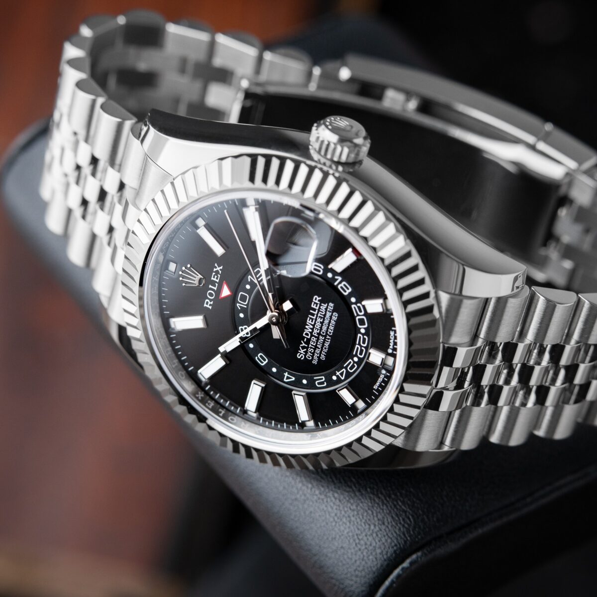 Replica Rolex Sky-Dweller 42 mm Bright black Dial 336934 Jubilee - Best shop to buy a Fake Rolex