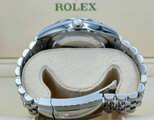 Replica Rolex Sky-Dweller 42 mm Bright blue Dial 336934 Jubilee - Best shop to buy a Fake Rolex