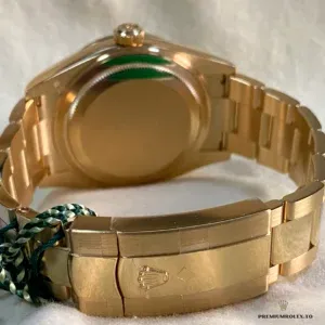 Yellow gold-plated Oyster bracelet flat links and clasp on the Sky-Dweller 336938