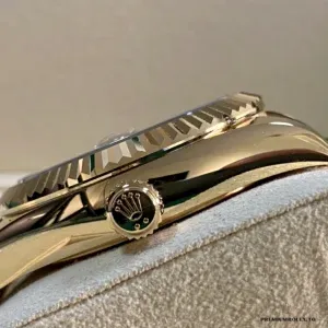Wrist shot of the Rolex Sky-Dweller 336938 champagne dial on Oyster
