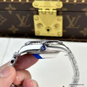 Caseback of the Sky-Dweller 336934 with screw-down Oystersteel back