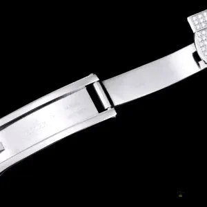 Oyster bracelet detail with diamond-set center links on Datejust 126300