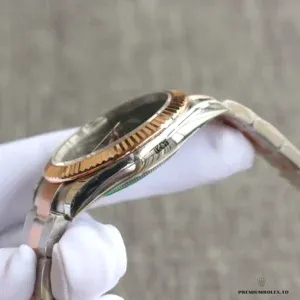 Caseback view of Datejust 126331 Oystersteel with rose gold plating