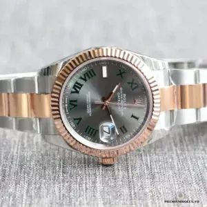 Cyclops lens magnification over date window at 3 o'clock
