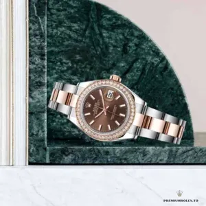 Full bracelet view of Oyster in two-tone Rolesor finish
