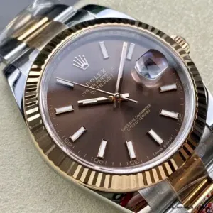 Side profile of 41mm case with fluted bezel detail