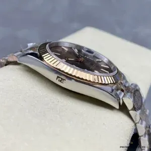 Datejust 126331 wrist shot displaying Jubilee drape on wrist