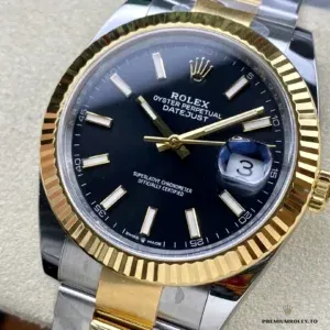 Close-up of a Datejust 126333 black dial with gold-plated fluted bezel and Cyclops date