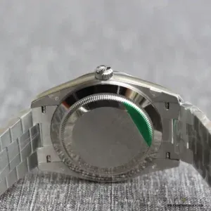 Crown mechanism and case side finishing in close-up