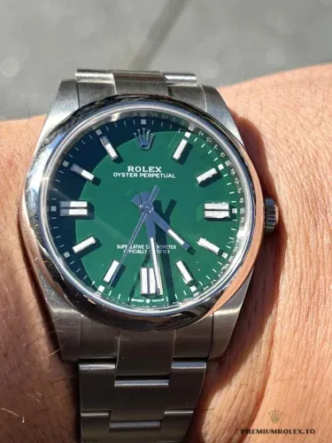 Replica Rolex Oyster Perpetual Lady 36mm Dial Green 126000 photo review