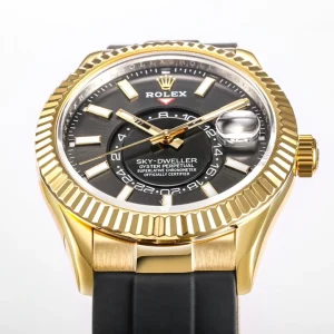 Close-up of Ring Command fluted bezel in yellow gold plating on the 336238