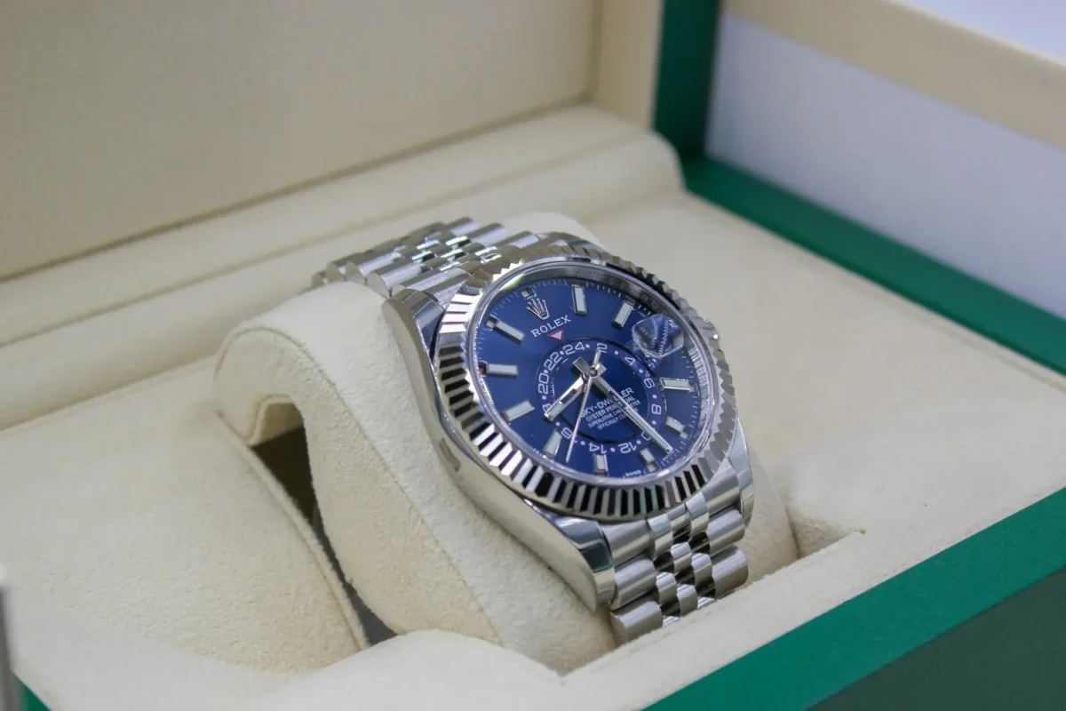Replica Rolex Sky-Dweller 326934 42mm Blue Dial - Image 3