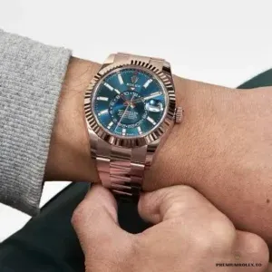 Side profile of the Sky-Dweller 326935 with fluted Ring Command bezel