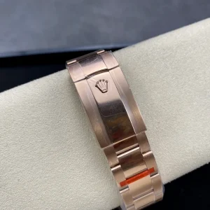 Wrist shot of the Rolex Sky-Dweller 336935 white dial on Everose gold-plated Oyster