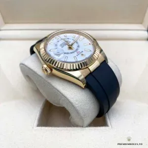 Oysterflex bracelet elastomer texture and yellow gold-plated clasp on the 336238