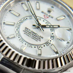 Crown guards and screw-down crown on the Sky-Dweller 336239 white gold