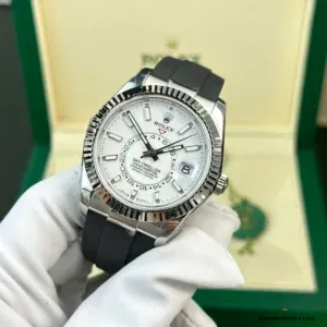 Oysterflex bracelet and white gold-plated Oysterclasp on the Sky-Dweller 336239