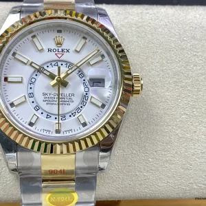 Side profile of the 336933 on Oyster showing Ring Command bezel crown