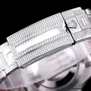 Clasp view with Glidelock extension mechanism on Oyster bracelet