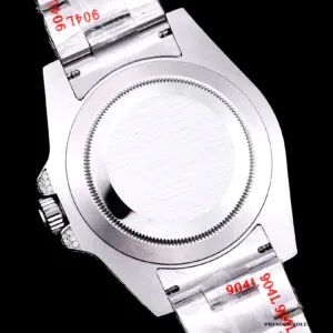 Clasp detail showing Oysterclasp with Glidelock extension system