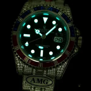 Bidirectional 24-hour bezel scale in red and blue ceramic