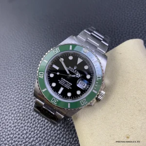 Full bracelet view of the Submariner 126610LV showing brushed centre links