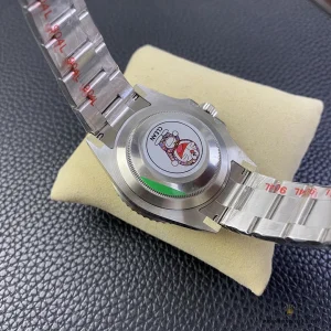 Wrist shot of the Rolex Submariner 126610LV Starbucks on Oyster bracelet