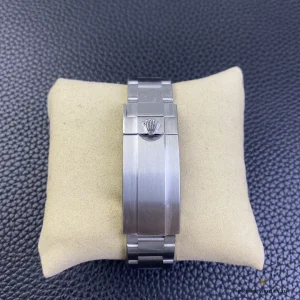 Brushed steel Oyster clasp with crown logo on the Submariner 126610LV bracelet
