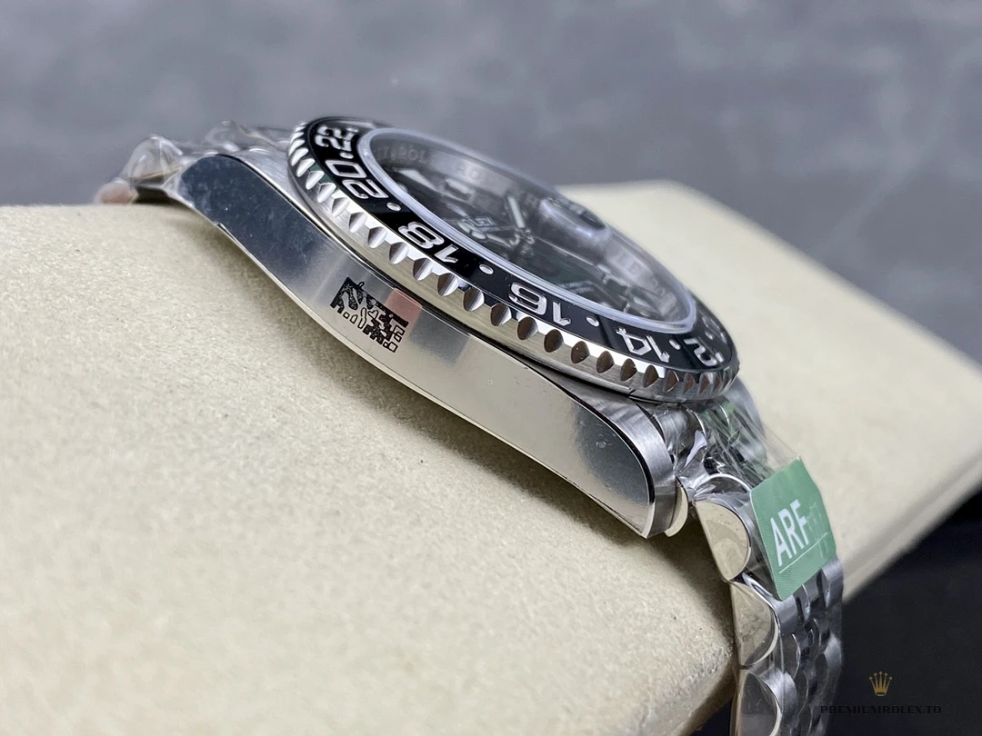 Replica Rolex GMT-Master II Bruce Wayne 126710GRNR Jubilee - Image 3