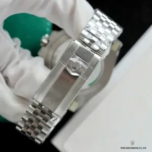 Wrist shot of the GMT-Master Absinthe 126729VTNR on Jubilee bracelet