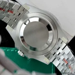 GMT 24-hour hand with green triangle on absinthe dial