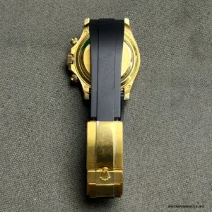 Oysterflex bracelet and Oysterlock clasp on yellow gold Daytona