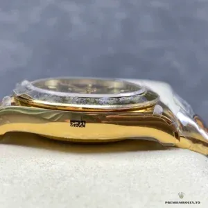 Crown and pushers on the Daytona 126508 from the case side