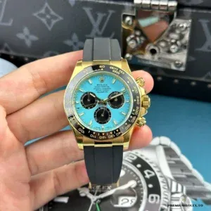 Daytona 126518LN side profile showing yellow gold-plated case and black bezel