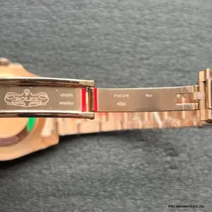 Oyster bracelet Easylink extension on the Everose GMT-Master
